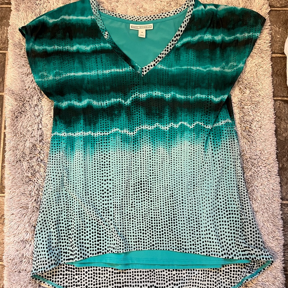4/$25 Women’s high low style shirt